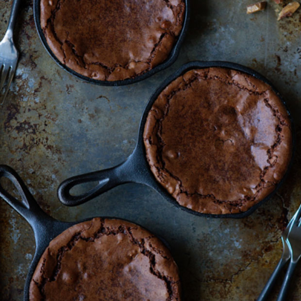 Skillet Brownies -- https://thehautemommie.com/3-great-foods-to-welcome-fall/