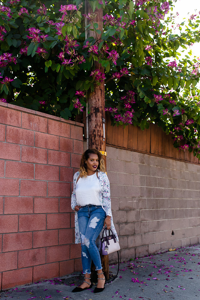 Hautemommie under the shade of blossoming flowers in Zara floral duster