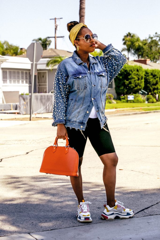 Leslie of The Hautemommie shares how she styles her sneakers in this fresh post on The Hautemommie!
