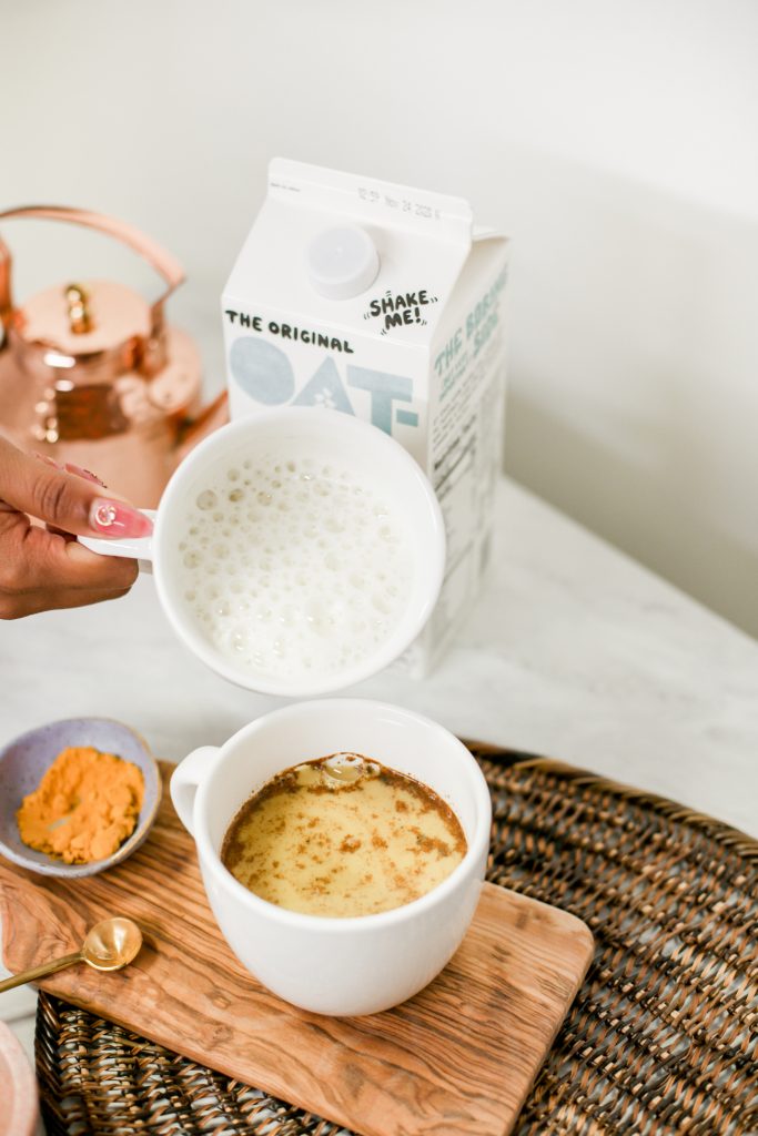 Hautemommie shares her recipes for turmeric lattes with oat milk!
